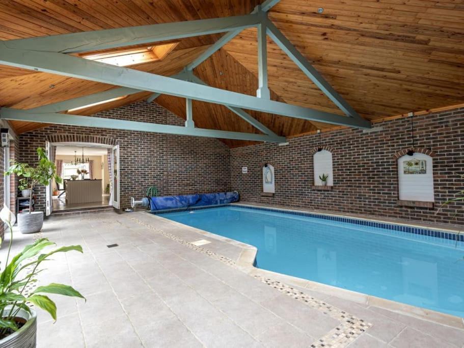 Hébergement de vacances Large Coastal Cottage, Private Indoor Pool, Hut Tub, Sauna And Steam Pod *
