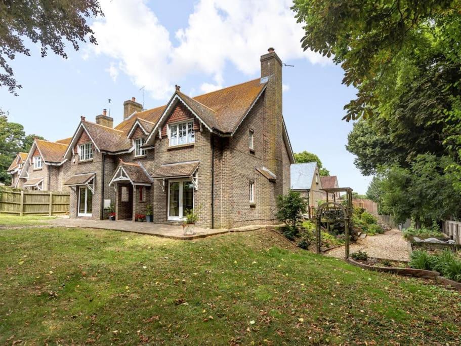 Large Coastal Cottage, Private Indoor Pool, Hut Tub, Sauna And Steam Pod Weymouth